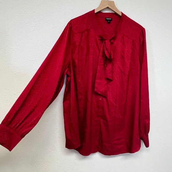 Torrid Red Cheetah Silk-Like Material Blouse - Size 2X - Picture 3 of 5